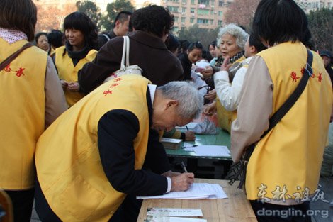 「低碳环保生活」从我做起 近千市民环湖慢跑倡导低碳环保
