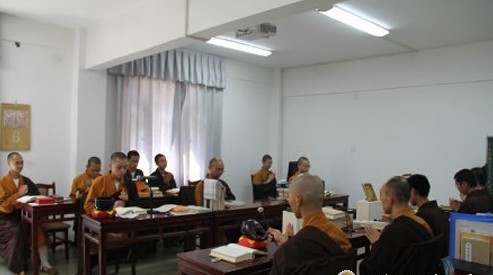 「佛教」北京龙泉寺僧团学修活动开始 读诵大乘经论