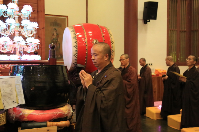 「佛教」江西东林寺净土苑举行“十一”佛七供灯祈愿法会 「佛教」江西东林寺净土苑举行“十一”佛七供灯祈愿法会