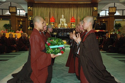 「出家」山西五台山普寿寺735位出家众依于佛制结夏安居