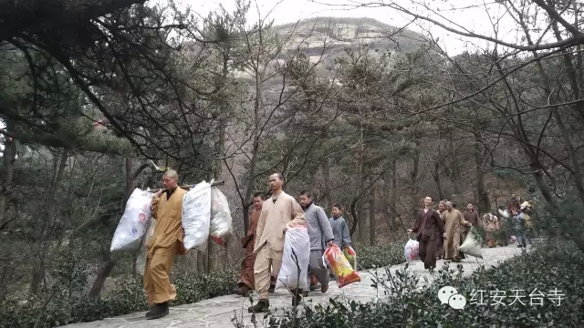 「佛教」别样春节之深山里的僧人环卫员