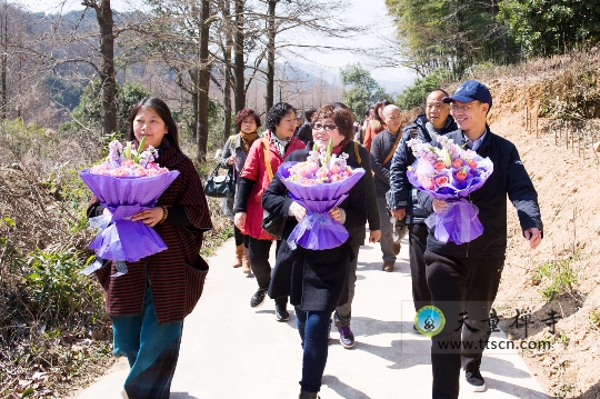 「联谊会」浙江天童禅寺隆重举行首届居士学佛培训班结业典礼暨联谊会