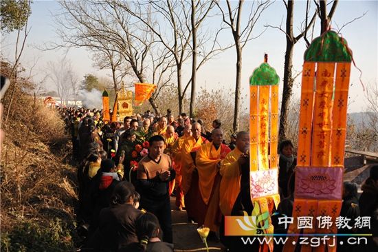 「佛教」湖北浠水胜乘寺迎请本焕长老舍利回山永久安奉