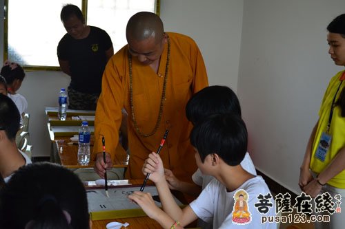 广东燕岩六祖古寺夏令营 教弟子百善孝为先