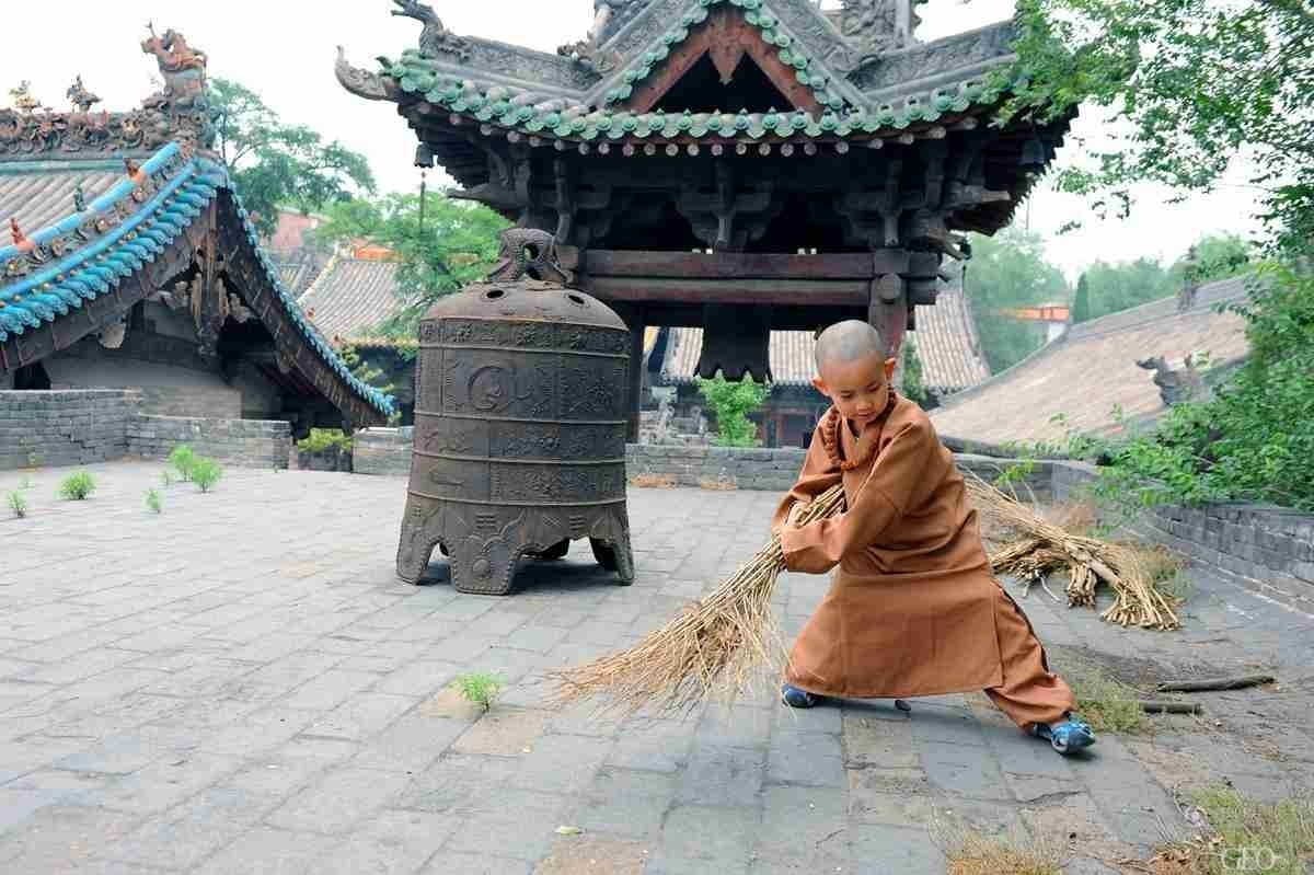 「出家」山西灵石资寿寺迎来四岁小和尚体验出家生活