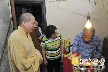 「中秋节」全国各地寺庙中秋祈福 素月派送尽显佛门慈悲
