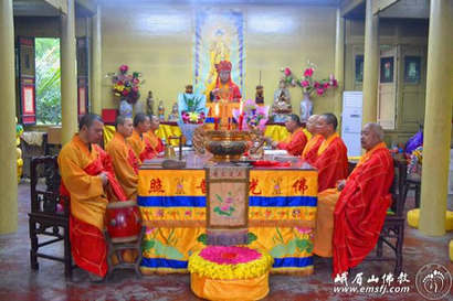 「雅安」佛子同悲 全国各地寺院为雅安灾区祈福