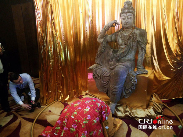 「佛教」唐代木质观音菩萨坐像回归中国 高达1.86米 「佛教」唐代木质观音菩萨坐像回归中国 高达1.86米