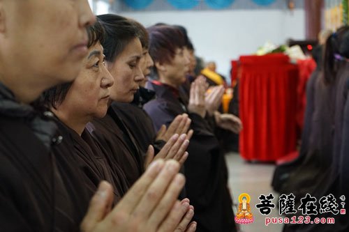 「极乐寺」哈尔滨极乐寺传授八关斋戒 近千名戒子同受戒