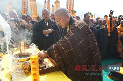 「佛教」净慧长老荼毗现场 传印会长举火送行