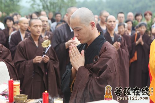 「佛教」江西净居禅寺举行“体光老和尚舍利塔扫塔祭祀法会”