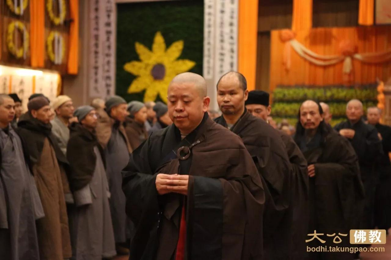 「佛教」震撼的封龛仪式！十方信众佛号悲鸣声中恭送一诚长老