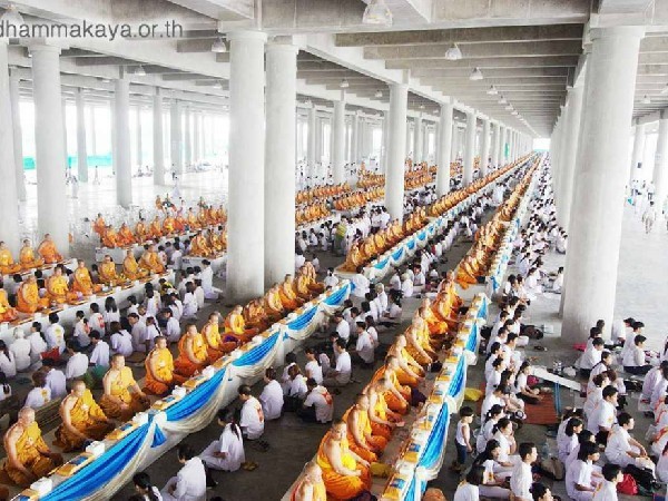 世界上最大的寺院：泰国法身寺(图)