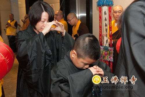 「佛教」上海玉佛禅寺举行传授三皈五戒法会