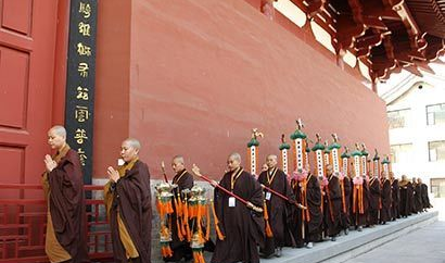 「五台山」五台山大圣竹林寺三坛大戒：数百新戒弟子正授沙弥尼戒