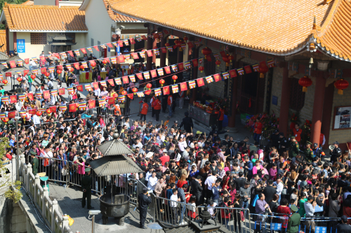 「弘法寺」广东深圳弘法寺马年大年初一喜迎市民36万