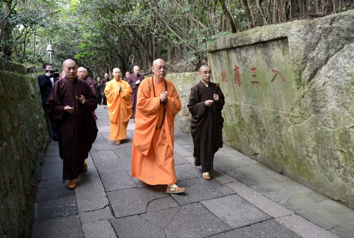 「普陀山」第十一届中国普陀山南海观音文化节“僧尼礼佛顶、万信齐朝拜”法会隆重举行 「普陀山」第十一届中国普陀山南海观音文化节“僧尼礼佛顶、万信齐朝拜”法会隆重举行