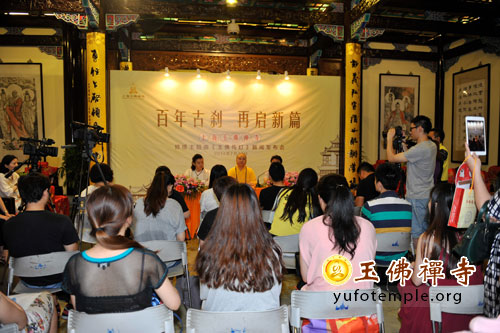 上海玉佛禅寺举行寺院新歌发布会及月饼品尝会