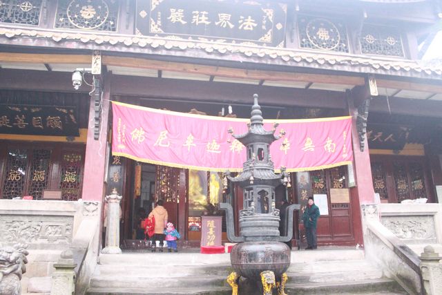 「佛教」重庆华岩寺举行“腊八节”施粥祈福活动 「佛教」重庆华岩寺举行“腊八节”施粥祈福活动