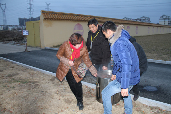 「佛教」江苏淮安景会寺布施腊八粥 「佛教」江苏淮安景会寺布施腊八粥