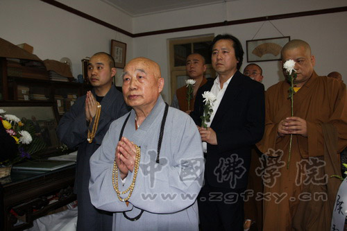 「佛教」传印长老前往朴老家中吊唁陈邦织女士