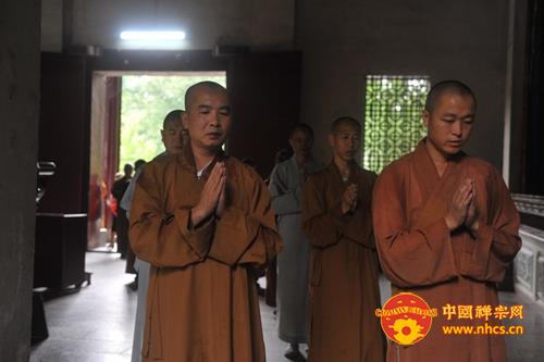 广东南华禅寺第九届“禅悦行”之三步一拜礼六祖