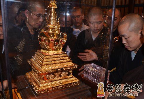 「佛教」河北柏林禅寺僧俗大众恭迎净慧长老遗骨舍利