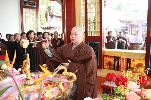「佛教」厦门日光岩寺举行隆重的浴佛法会庆祝佛诞 「佛教」厦门日光岩寺举行隆重的浴佛法会庆祝佛诞