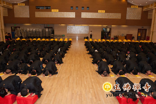 「佛教」上海玉佛禅寺举行传授三皈五戒法会