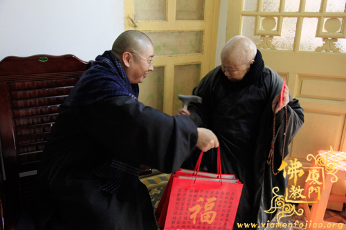 「佛教」厦门市佛教协会会长则悟大和尚一行走访看望慰问相关寺院老人