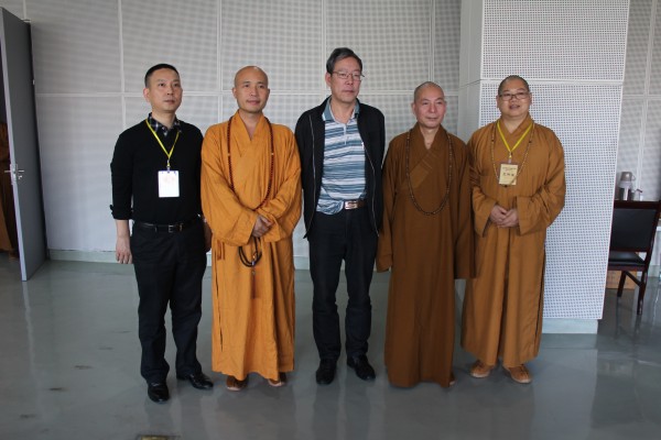 「佛教」雁荡山能仁寺方丈了法大和尚应邀在体育馆为四千多信众讲《殊胜的净土法门》