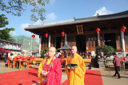 「福建厦门市」福建厦门市同安区拱莲古寺隆重举行天王殿上梁祈福法会 「福建厦门市」福建厦门市同安区拱莲古寺隆重举行天王殿上梁祈福法会