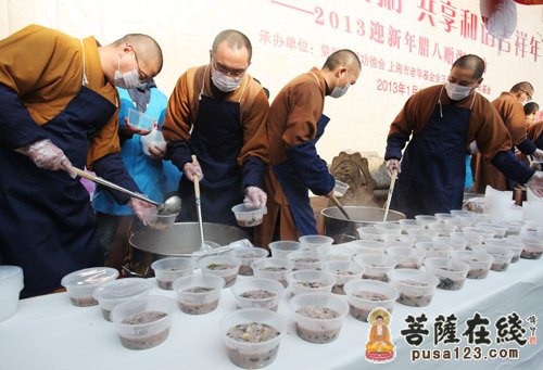 「腊八节」各地寺院腊八施粥忙　喜迎吉祥新年