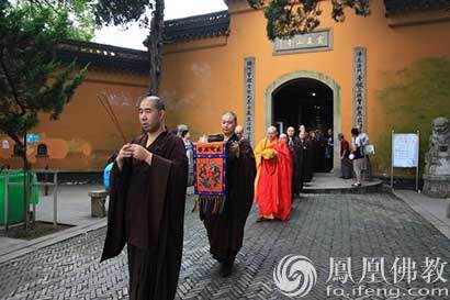 「灵岩山」明学长老舍利安放法会在苏州灵岩山寺塔院举行