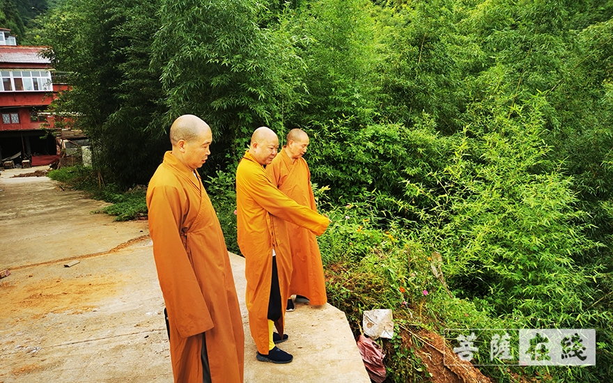 「佛教」汉中市佛教协会会长续学法师调研天灯禅寺,指导灾后恢复工作 「佛教」汉中市佛教协会会长续学法师调研天灯禅寺,指导灾后恢复工作