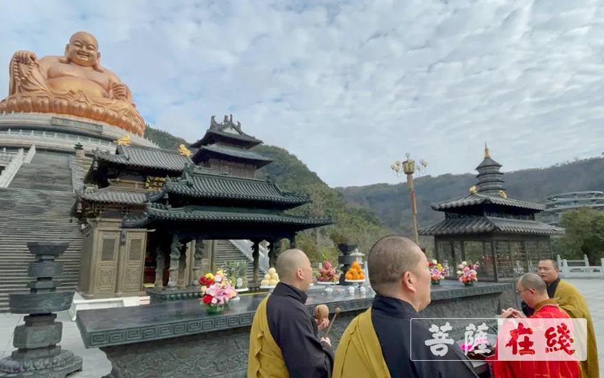 「奉化」奉化雪窦寺依旧制举行普供法会 「奉化」奉化雪窦寺依旧制举行普供法会