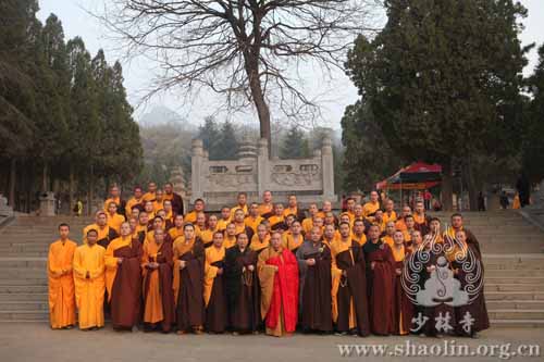「佛教」河南少林寺方丈永信大和尚率两序大众塔林祭祖