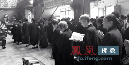 「梁皇宝忏」三水本焕寺举行梁皇宝忏法会 为天津爆炸事件伤亡同胞诵经祈福