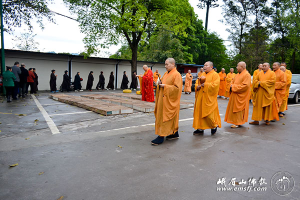 「圣诞节」恭祝观音菩萨圣诞 四川峨眉山各寺举行诸多佛事活动