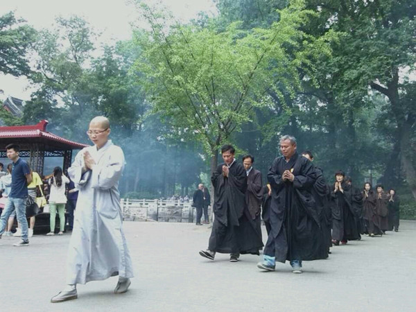千人三步一拜 瞻礼佛顶骨舍利