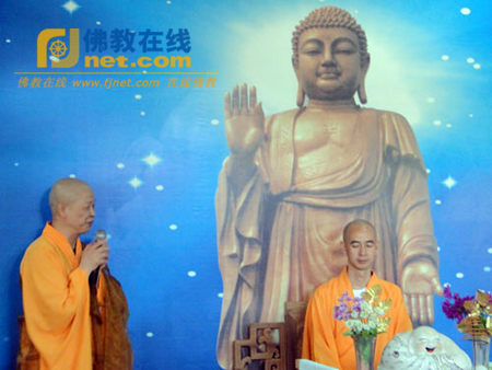 「佛教」浙江嘉兴七星镇精严讲寺邀贤崇法师为信众开示