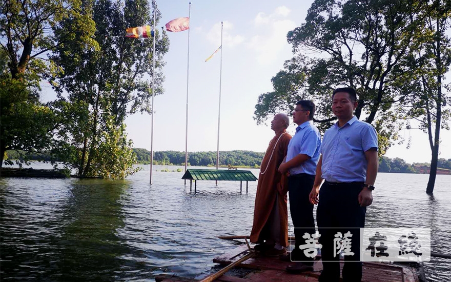 「法华寺」岳阳市湘阴县委常委、统战部部长李庆国一行赴湘阴法华寺调研洪涝受灾情况