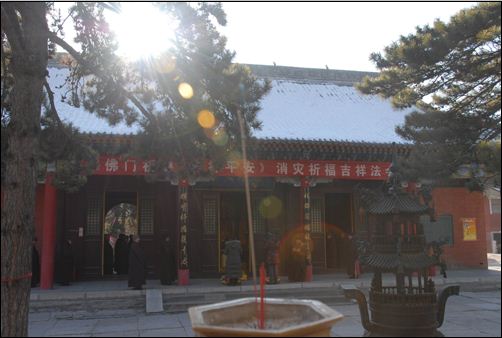 「佛教」五台山寺院僧众为2012祈福