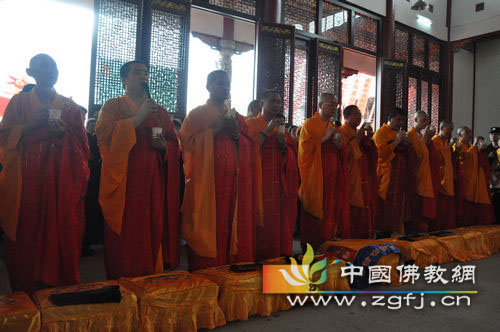 湖南沅江景星寺隆重举行三皈五戒暨消灾祈福法会洒净仪式