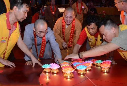 「白内障」千人白内障复明工程在广州大佛寺点灯启动 「白内障」千人白内障复明工程在广州大佛寺点灯启动