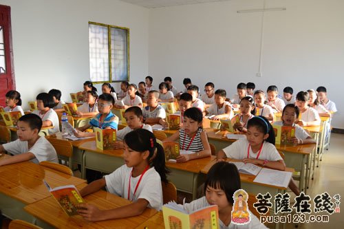 广东燕岩六祖古寺夏令营 教弟子百善孝为先