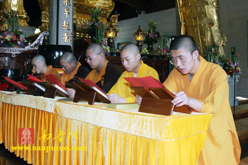 「南普陀寺」南普陀寺于每月初一日举行消灾植福共修法会