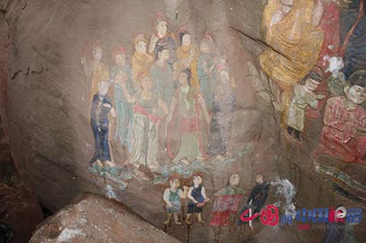 「壁画」四川深山石壁上惊现千年佛陀摩崖壁画