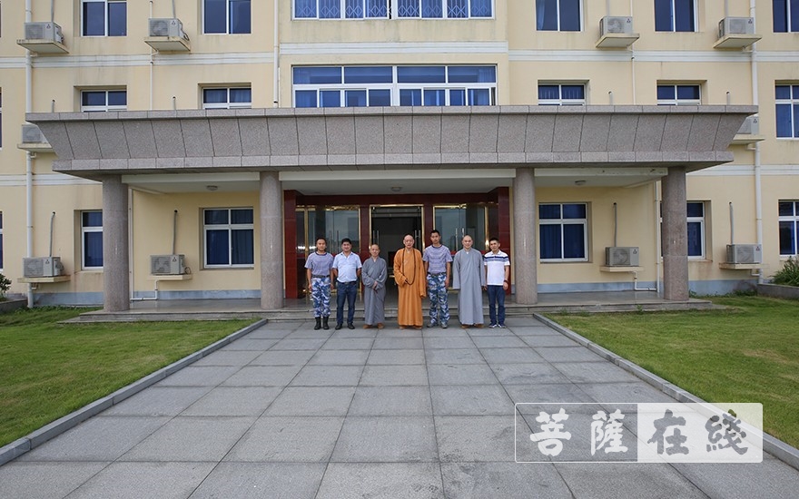 「佛教」道慈大和尚一行赴普陀山驻山部队进行“八一”建军节慰问 菩萨在线 「佛教」道慈大和尚一行赴普陀山驻山部队进行“八一”建军节慰问 菩萨在线