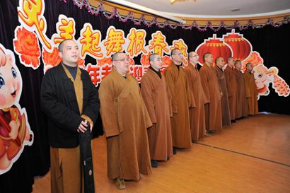 「正能量」玉佛禅寺迎新年与福利院老人共迎新春